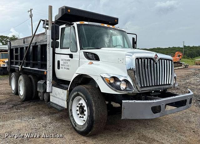 Image of International 7400 equipment image 3