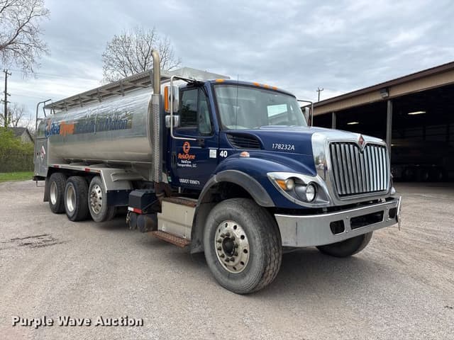 Image of International 7500 equipment image 2