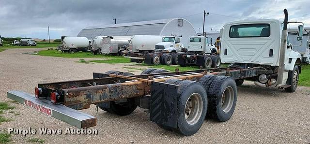 Image of International 7500 equipment image 4