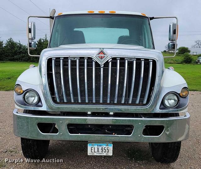 Image of International 7500 equipment image 1
