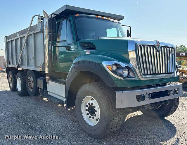 Image of International 7600 equipment image 2