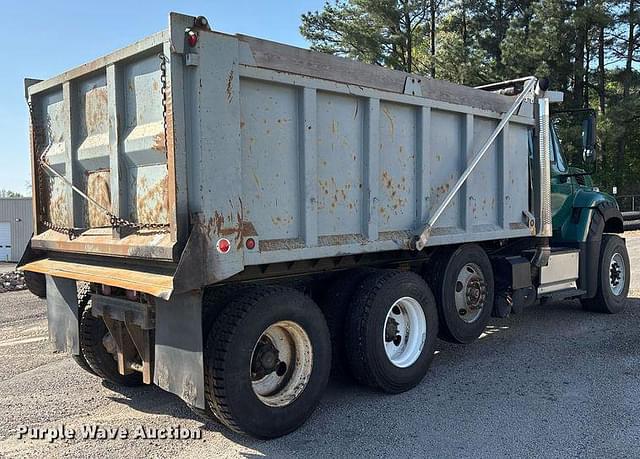 Image of International 7600 equipment image 4