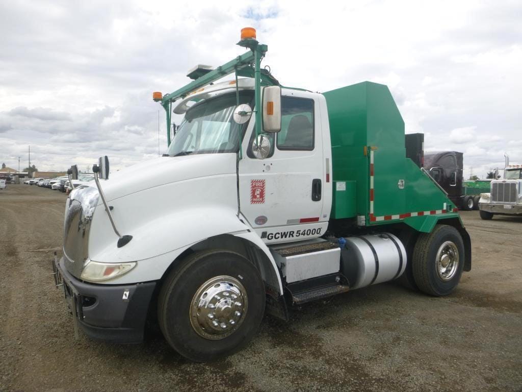 2017 International 8600 Equipment Image0
