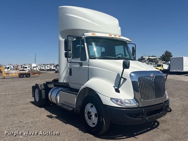 Image of International 8600 equipment image 2