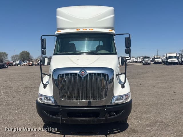 Image of International 8600 equipment image 1