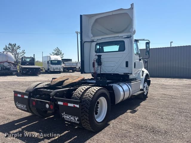 Image of International 8600 equipment image 4