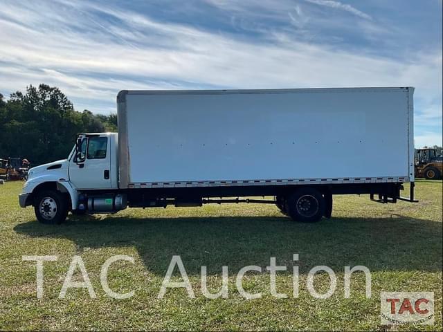 Image of International Durastar 4300 equipment image 1