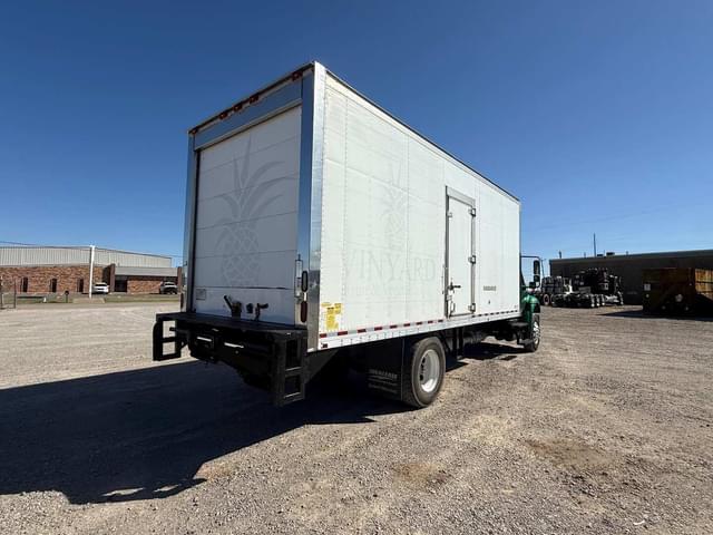 Image of International Durastar 4300 equipment image 2