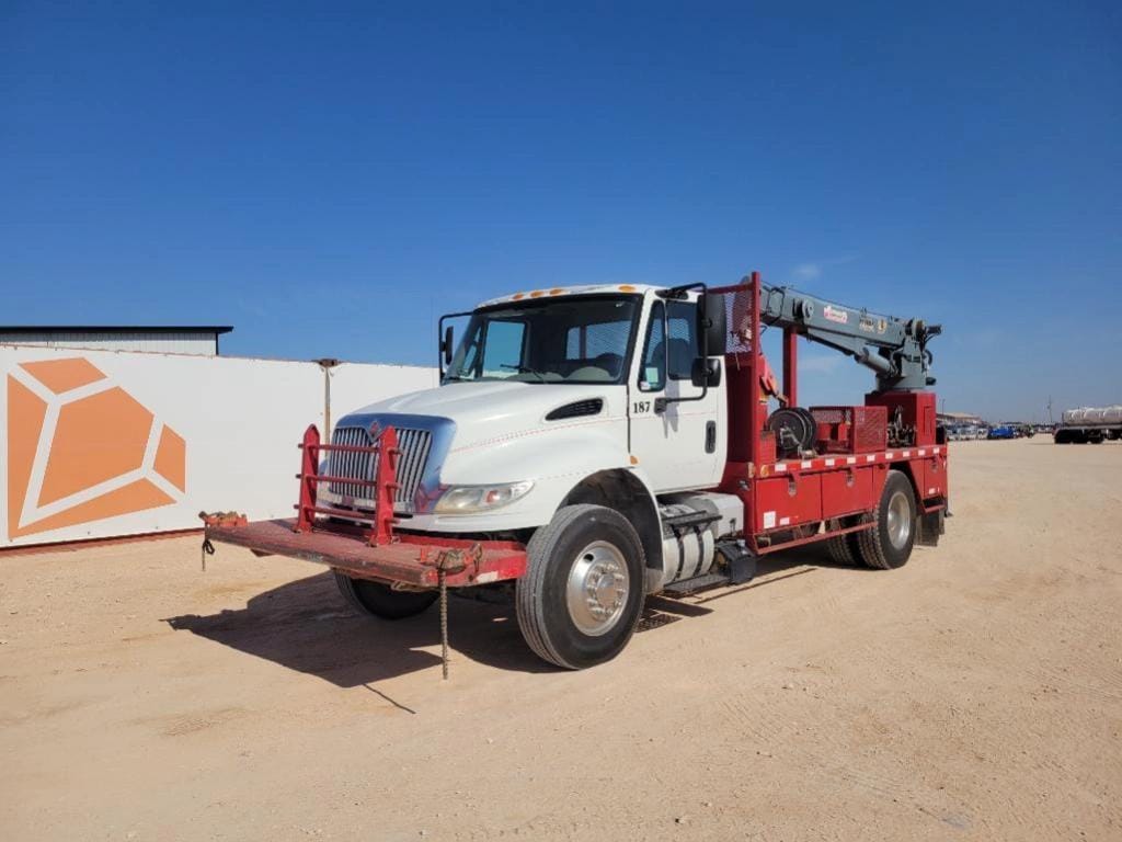 2017 International Durastar 4300 Equipment Image0