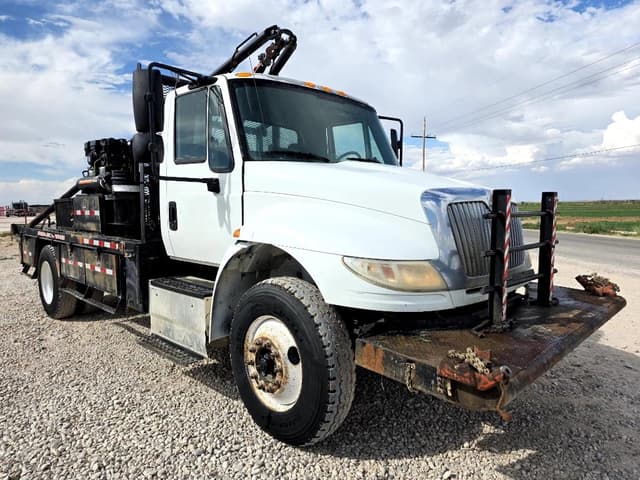 Image of International Durastar 4300 equipment image 2