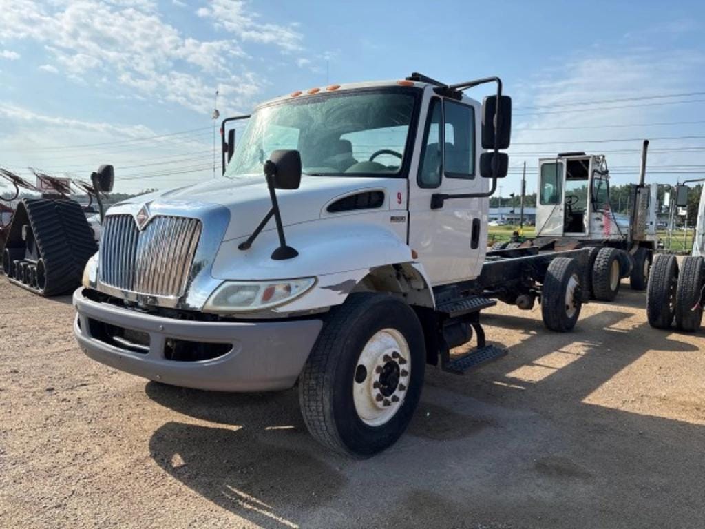 2017 International Durastar 4300 Equipment Image0