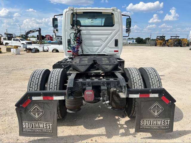 Image of International DuraStar 4400 equipment image 4