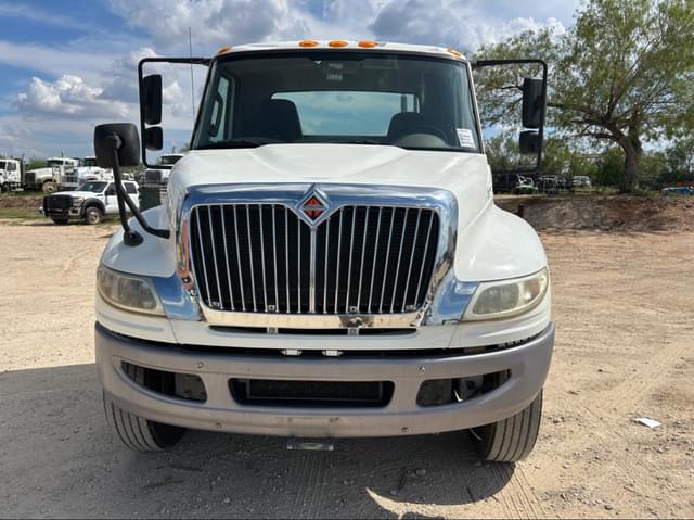 Image of International DuraStar 4400 equipment image 1