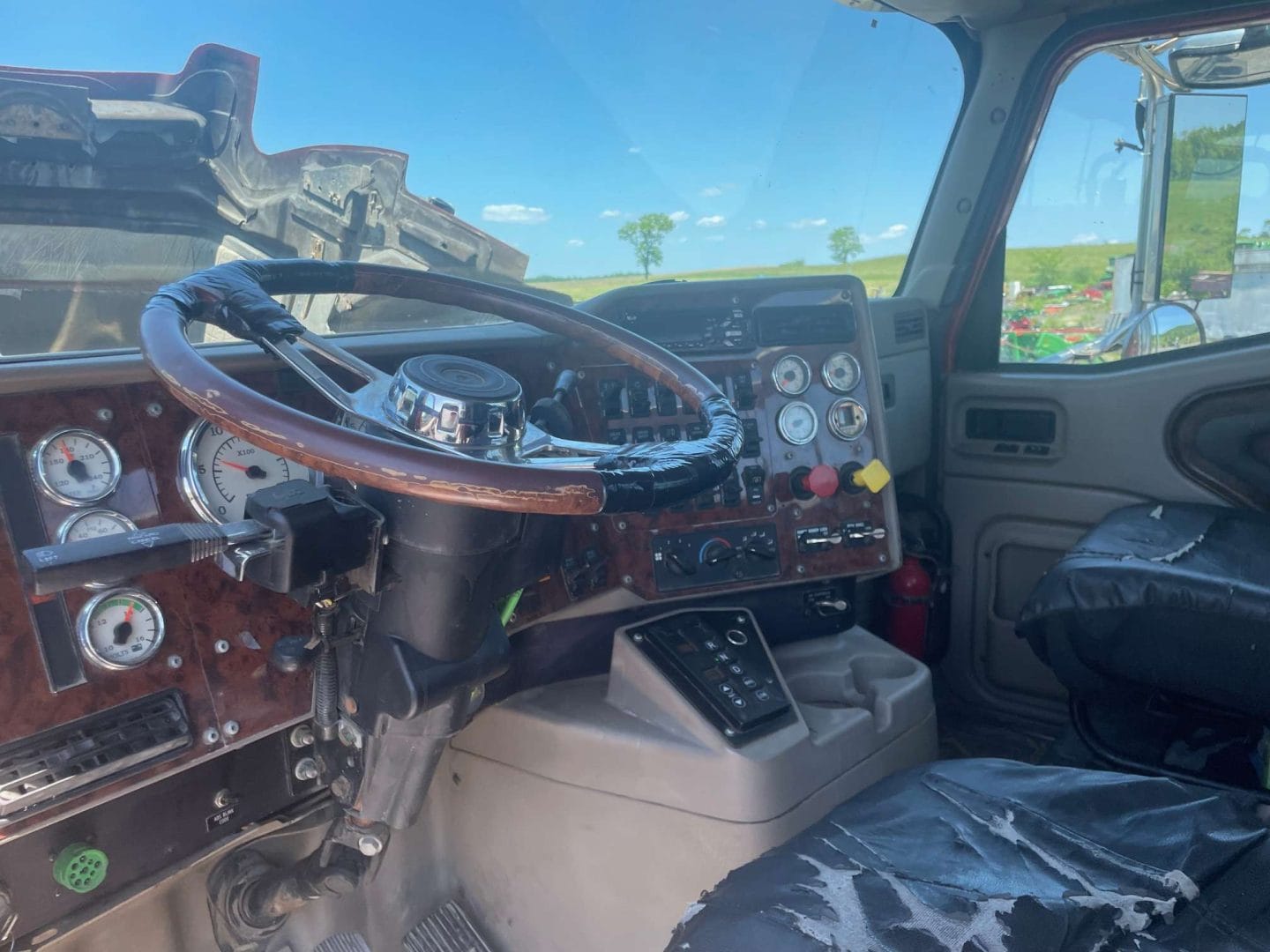 2017 International Eagle Equipment Image0