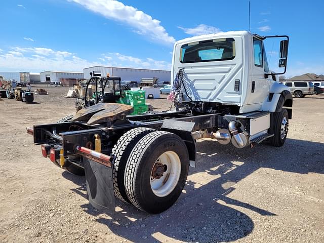 Image of International 7600 equipment image 2