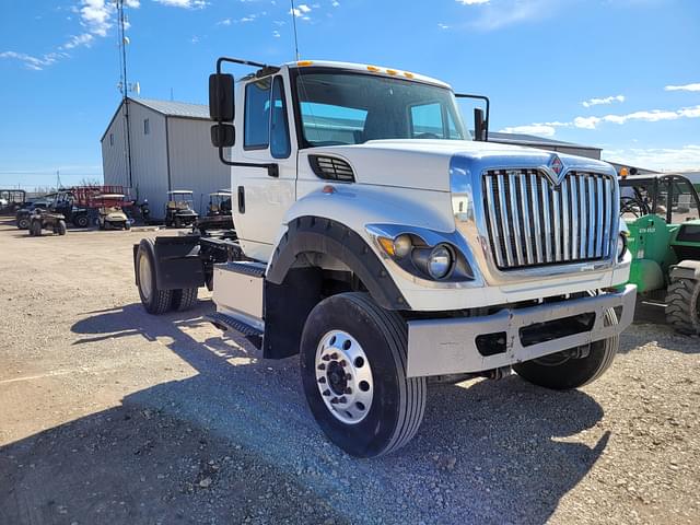 Image of International 7600 equipment image 1