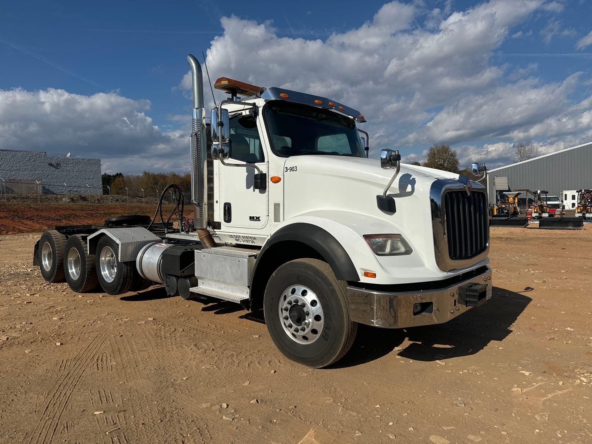 2017 International HX620 Equipment Image0