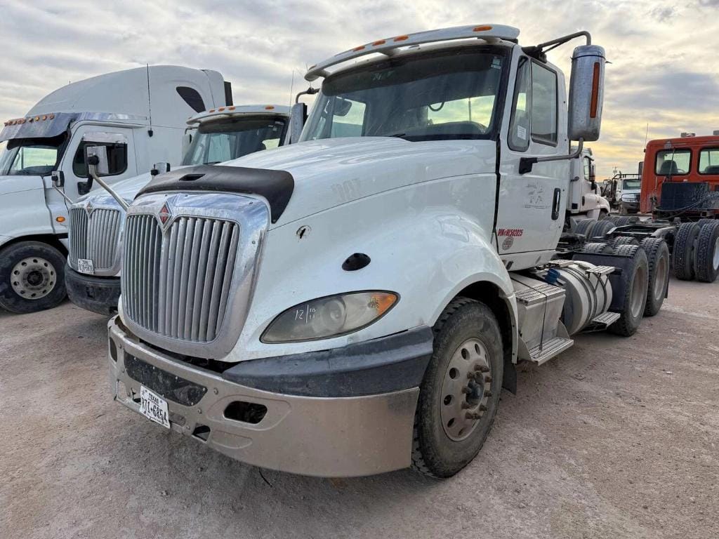 2017 International LF687 Equipment Image0