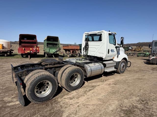 Image of International LT625 equipment image 4