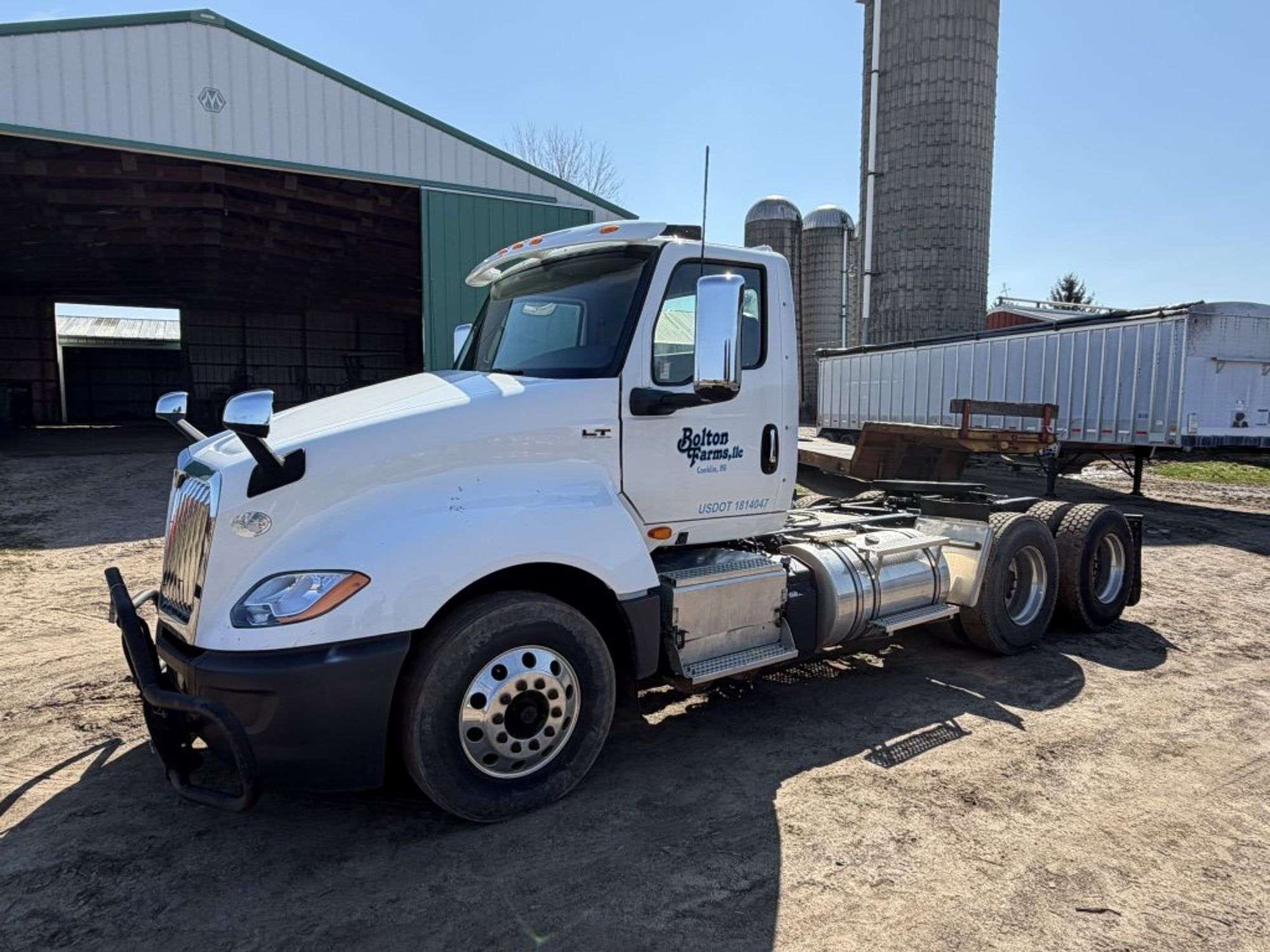 2017 International LT625 Equipment Image0