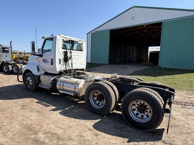 Image of International LT625 equipment image 2