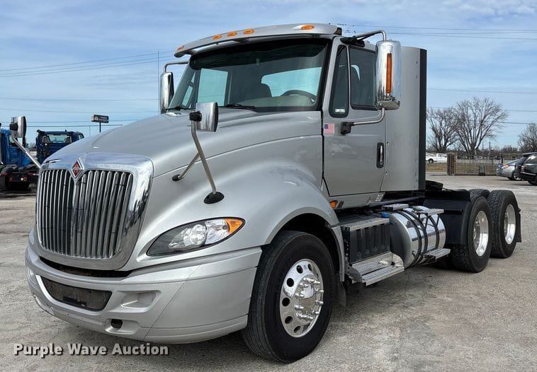 2017 International Prostar Plus Equipment Image0