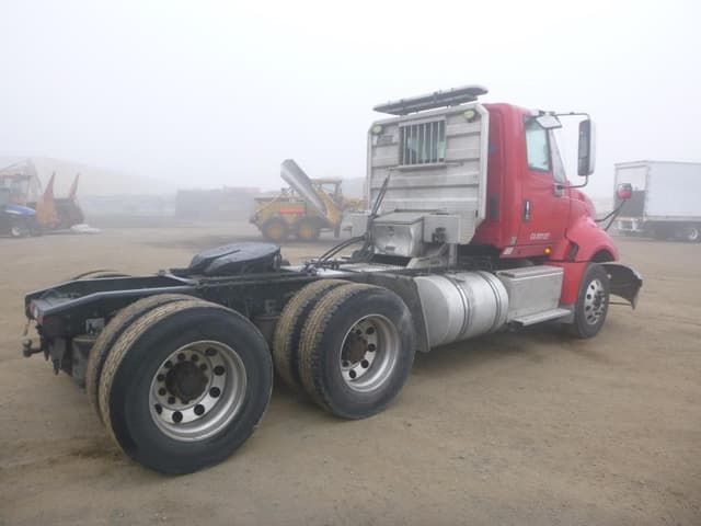 Image of International ProStar Plus 122 equipment image 2