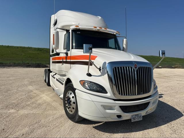 Image of International ProStar Plus 122 equipment image 2