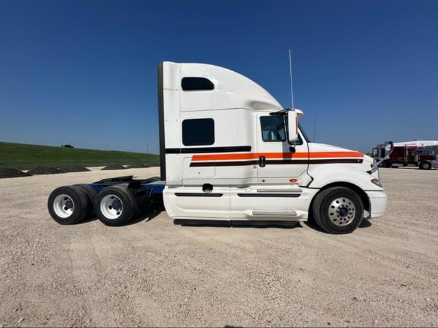 Image of International ProStar Plus 122 equipment image 3