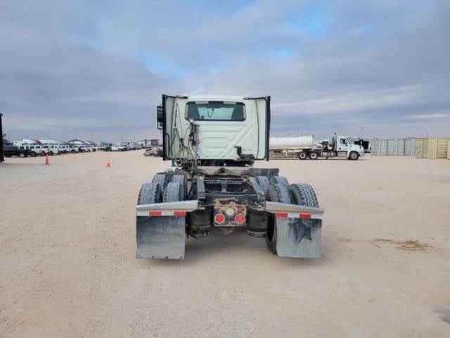Image of International Prostar Plus equipment image 3