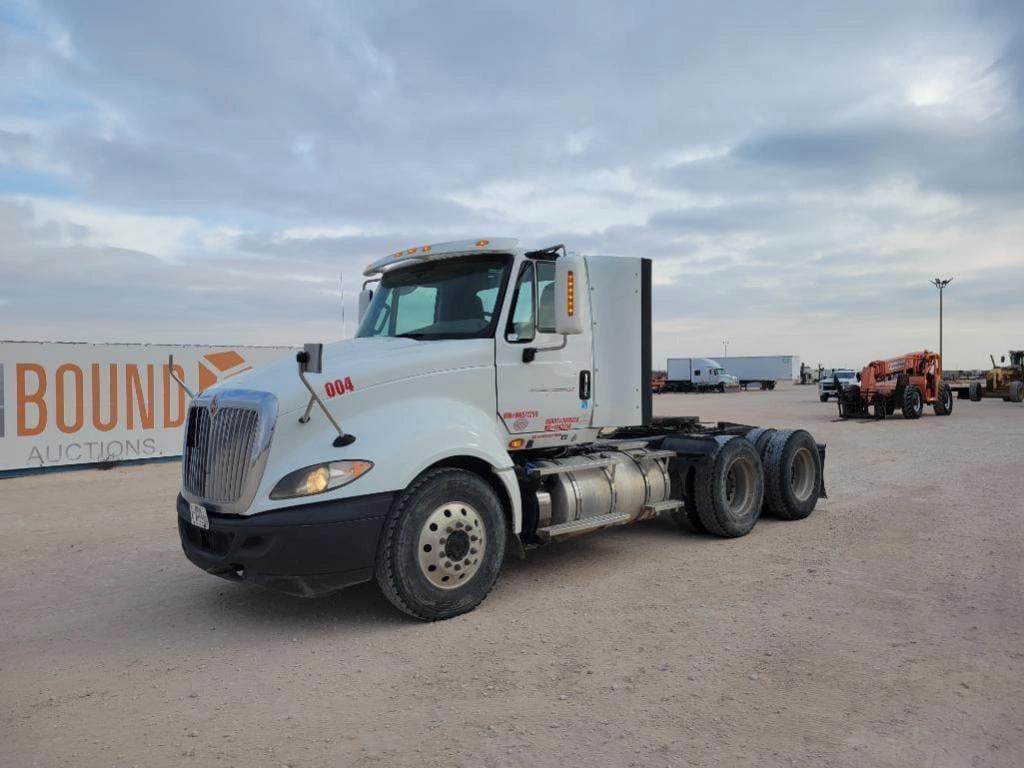 2017 International Prostar Plus Equipment Image0