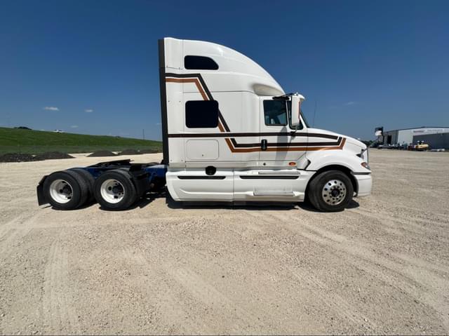 Image of International ProStar Plus 122 equipment image 3