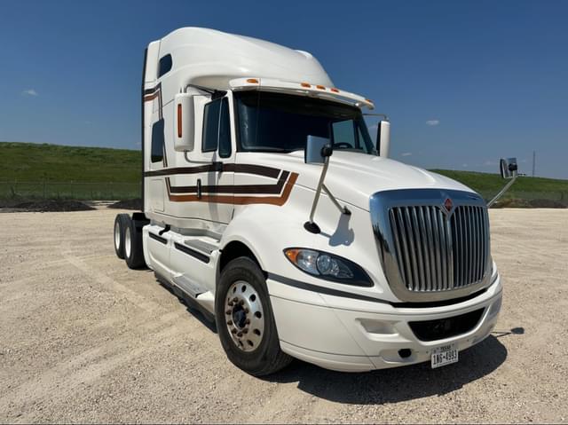Image of International ProStar Plus 122 equipment image 2
