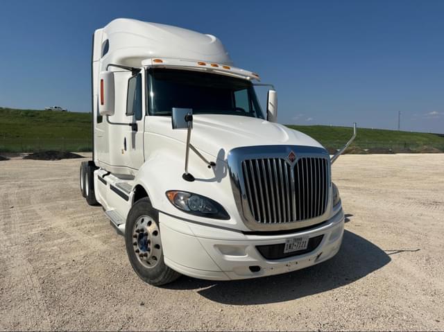 Image of International ProStar Plus 122 equipment image 2
