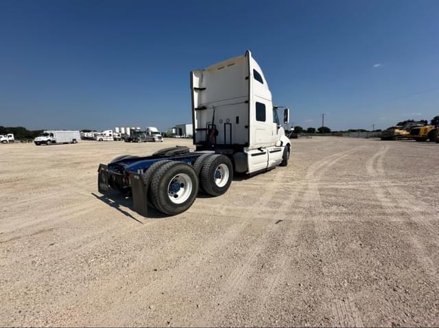 Image of International ProStar Plus 122 equipment image 4