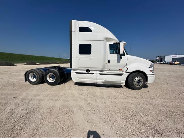 Image of International ProStar Plus 122 equipment image 3
