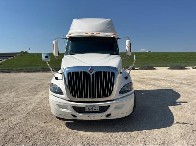 Image of International ProStar Plus 122 equipment image 1