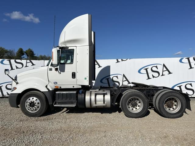 Image of International ProStar Plus 122 equipment image 1