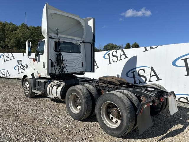Image of International ProStar Plus 122 equipment image 2