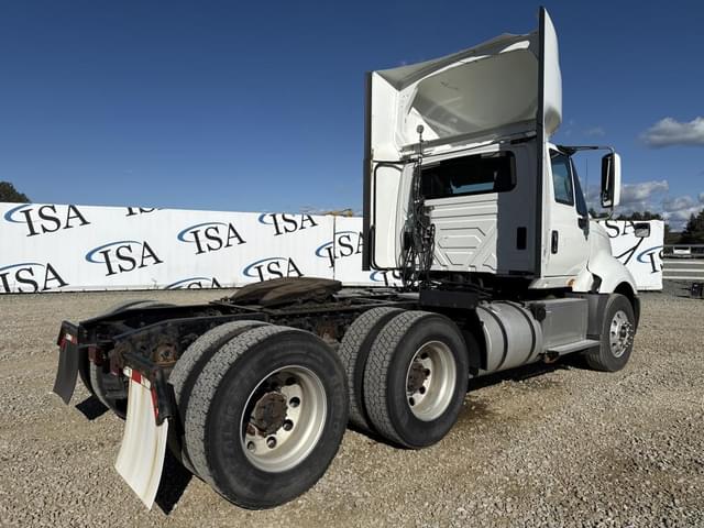 Image of International ProStar Plus 122 equipment image 4