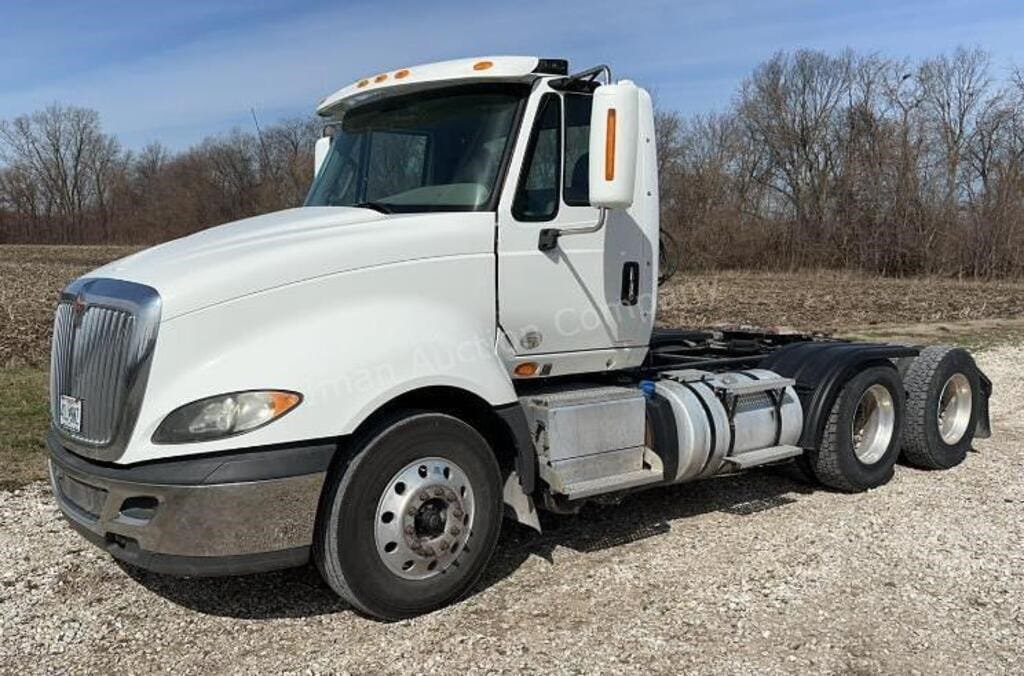 2017 International Prostar ISX Equipment Image0
