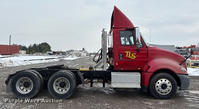 Image of International ProStar+ 122 equipment image 3