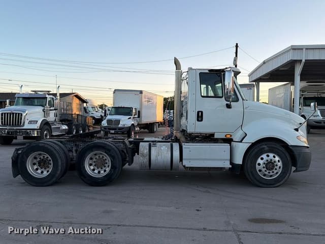 Image of International ProStar Plus 122 equipment image 3