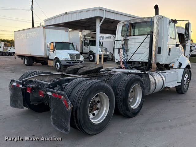 Image of International ProStar Plus 122 equipment image 4