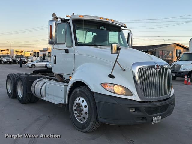 Image of International ProStar Plus 122 equipment image 2