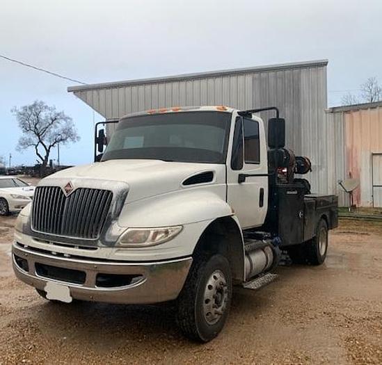 Image of International 4300 SBA equipment image 1