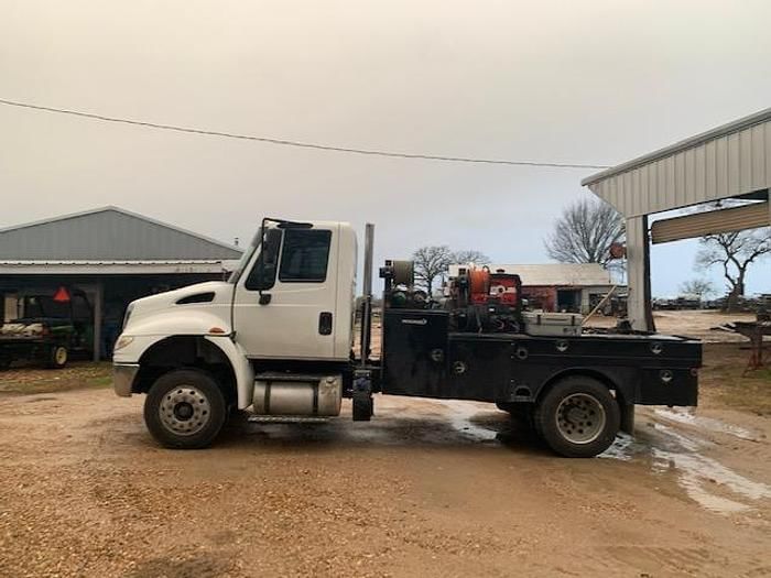 2017 International 4300 SBA Equipment Image0