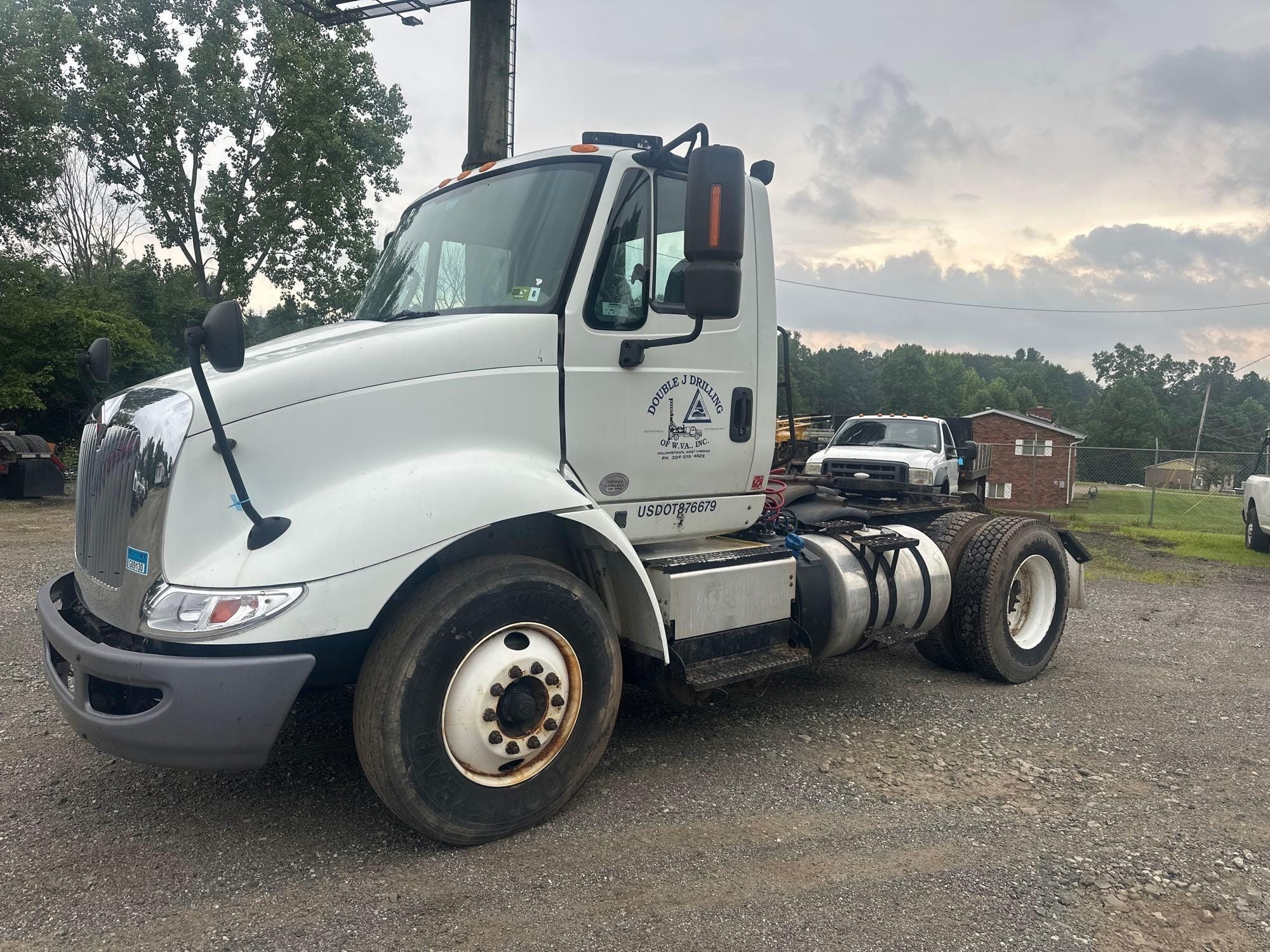 2016 International  Transtar 8600 Equipment Image0