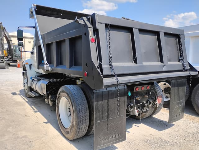 Image of International Workstar 7400 equipment image 1
