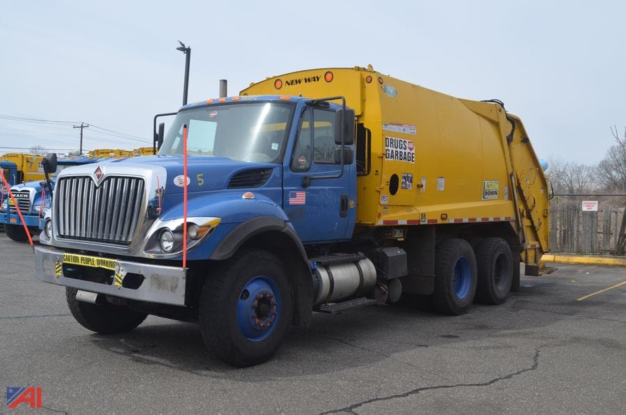 2017 International Workstar 7500 Equipment Image0